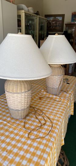 2- VINTAGE CERAMIC LAMPS -TROPICANA AND DECATUR AREA 