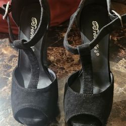 Womens Sz 5.5 Black Heels