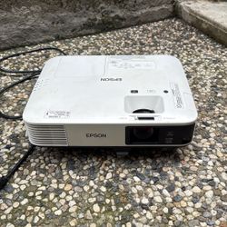 Epson LCD projector Model H813A