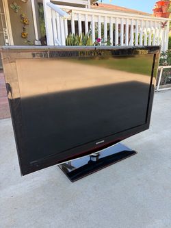 Samsung 40” Flat Screen TV with Stand