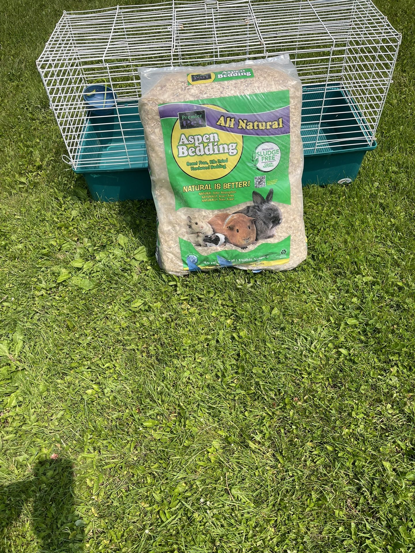 PET CAGE, L 40 3/8" X W 20 3/8" X HT 18" & BEDDING