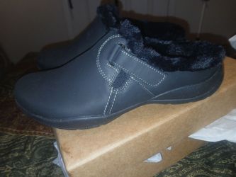 Brand new size 8 clarks