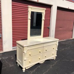 Dresser With Mirror