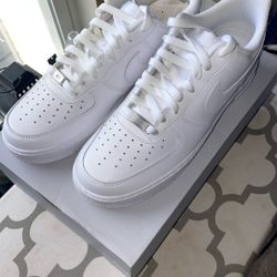 Nike AIR Force 1 (White) Size 9.5