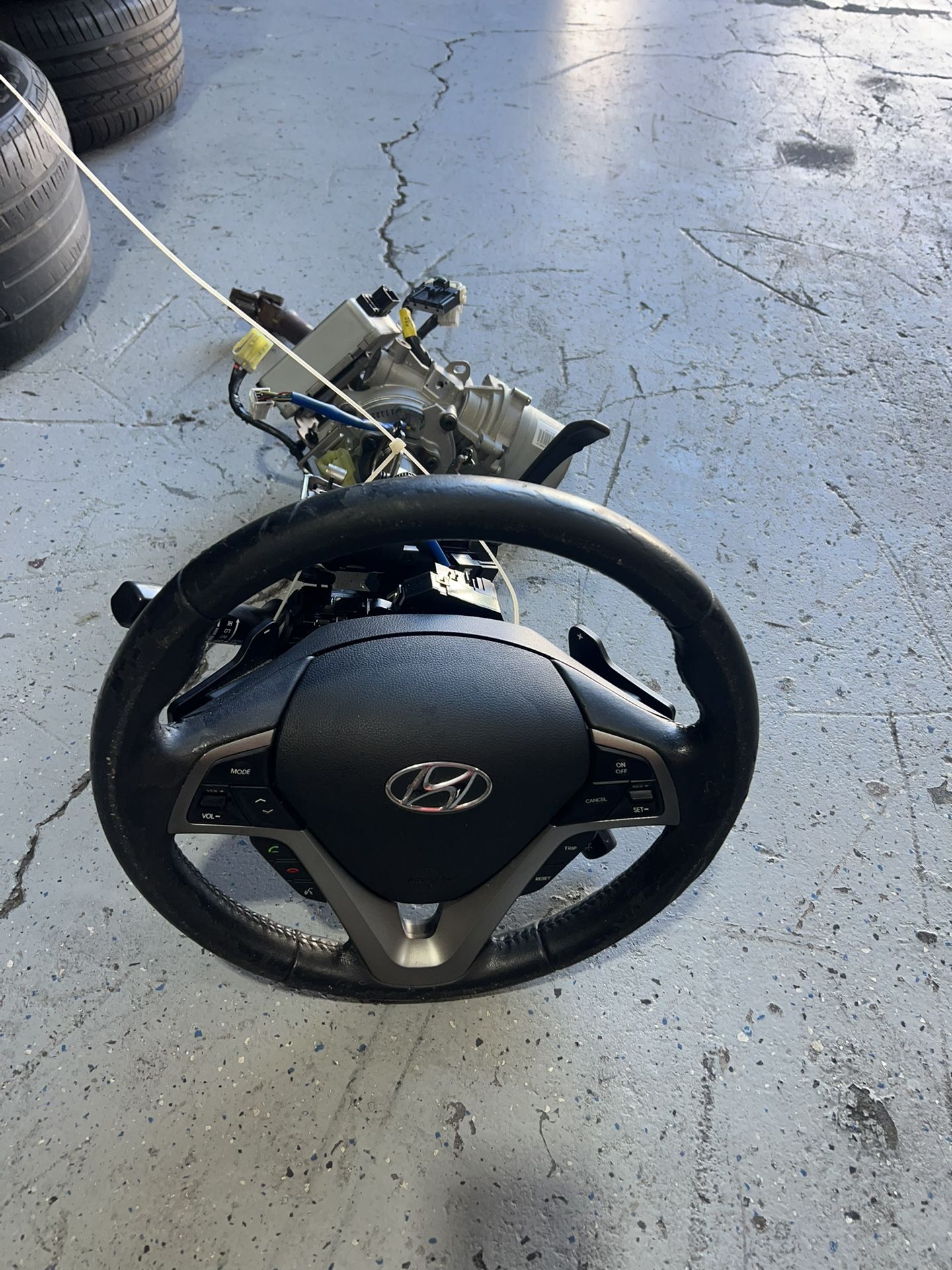 2012 2017 Hyundai Veloster OEM Driver Steering Wheel Complete With Key