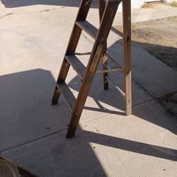 4ft Wood Ladder