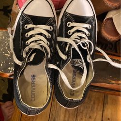 Converse Size 5 Men 7 Women’s