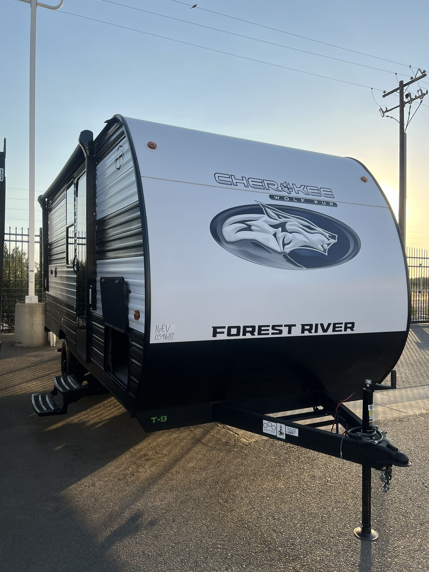 NEW 2025 FOREST RIVER RV CHEROKEE WOLF DEN 16EV