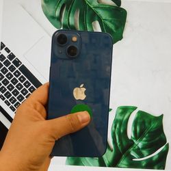 Factory Unlocked Iphone 13 pro 256 gb comes with store warranty 