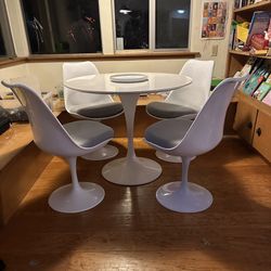 MCM Tulip Style Dining Table w/Four Matching Swivel Chairs