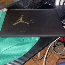 Cheap DELL windows Laptop (NEARLY MINT!!)