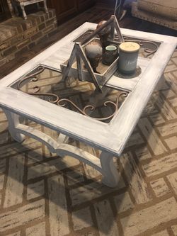 Beautiful large coffee table no glass