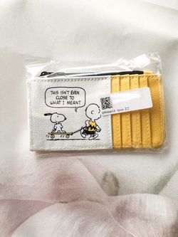Peanuts snoopy Charlie Brown cartoon wallet card coin ID holder yellow white
