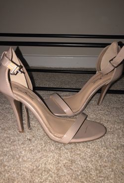 Ankle strap Heels .. barely worn!
