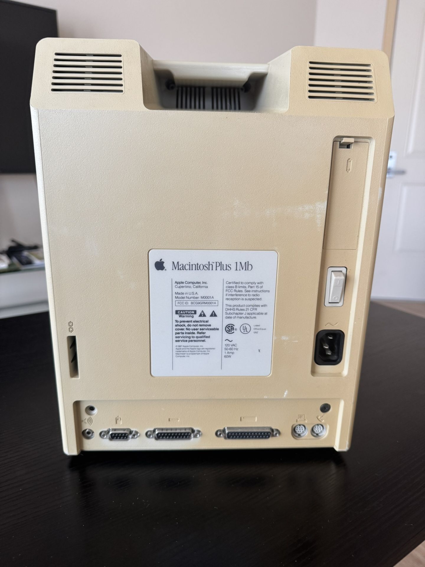 Apple　Macintosh Plus 1Mb Apple computer 