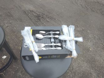 Tenedores Y Cucharas