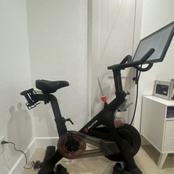 Peloton Bike In Great Condition 