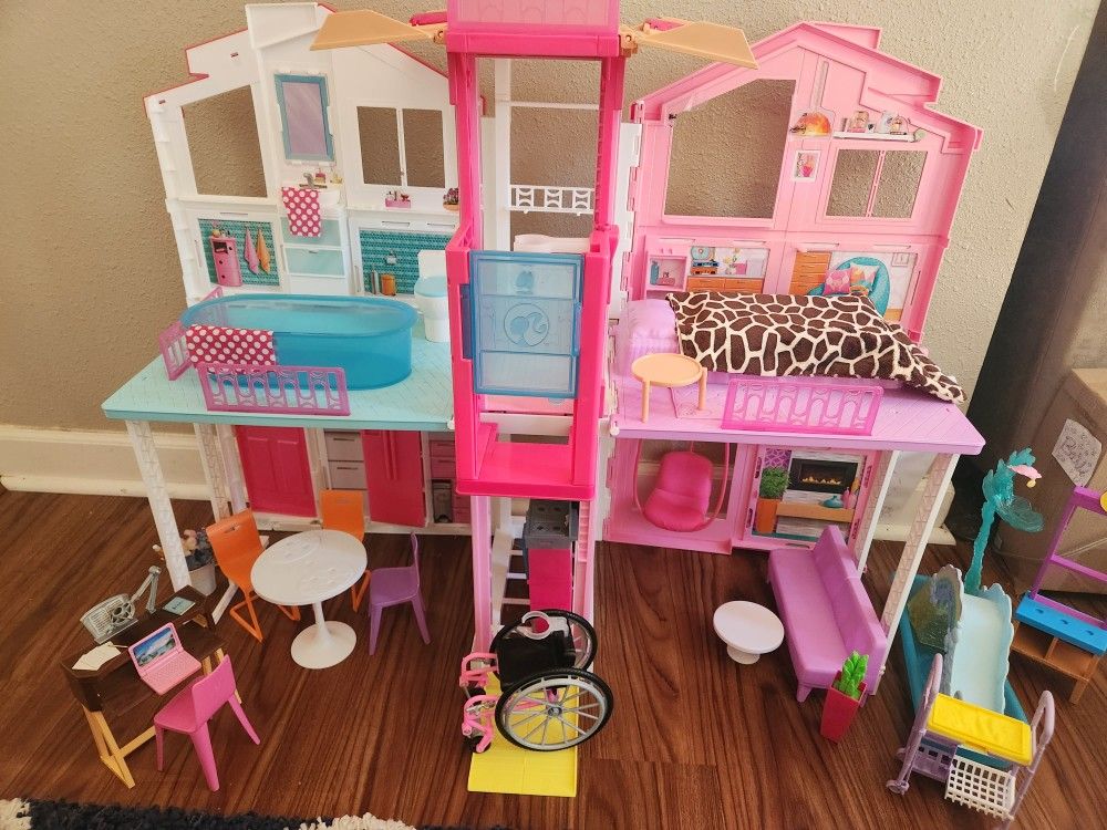 Barbie Townhouse, Barbie/Kens, Lots of Clothing, Shoes, and Food, Barbie Car! 