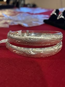 Beautiful Silver Bangle Bracelets 