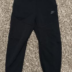 3 Nike Tech Sweatpants