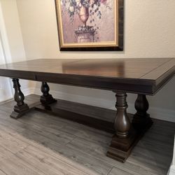 Solid wood extendable dining table Excellent condition