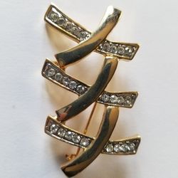 Hugs Pin X Design Brooch Gold White Stones