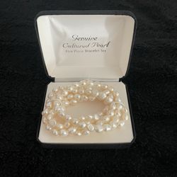 Pearls bracelet