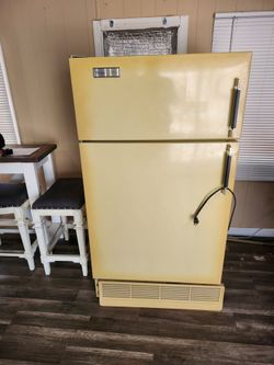 WHIRLPOOL REFRIGERATOR
