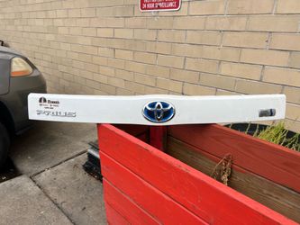 Toyota Prius 2010-2015 3rd Gen Rear Hatch Middle Piece Trim Panel White