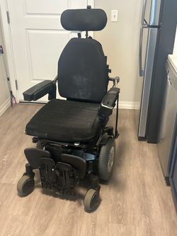 Quantum Q6 Edge Power Wheelchair – Needs Repair – $500 OBO