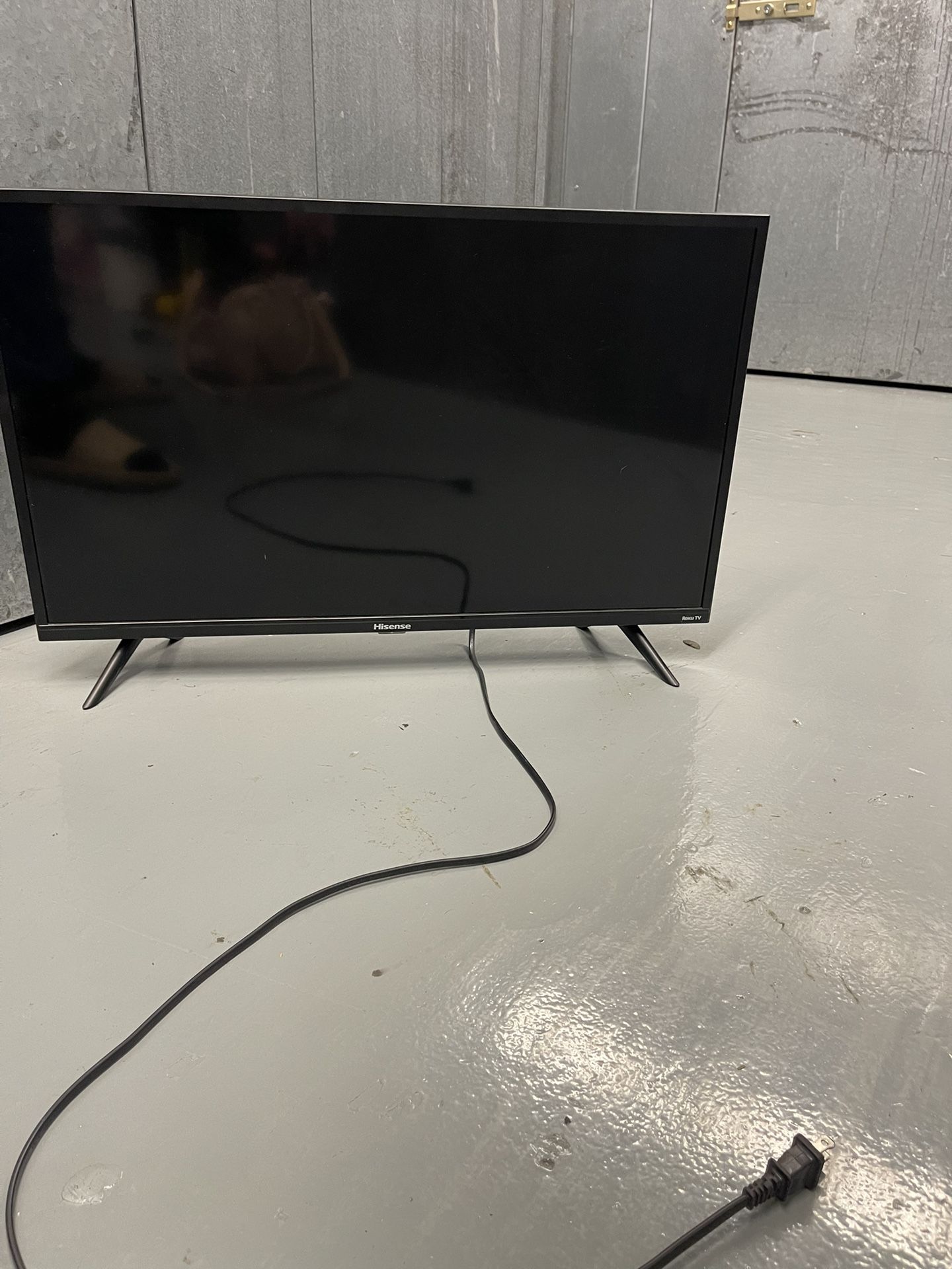 $100 OBO Hisense 32-Inch Class LED Roku Smart TV