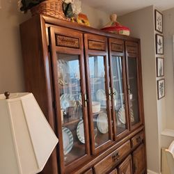 Open Glass / Antique Chest