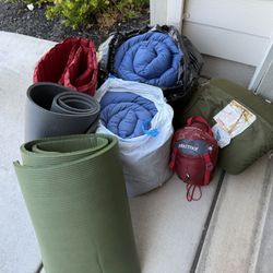 3 sleeping bags in great condition// 3 floor mats.  