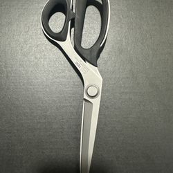 KAI 7230: 9-INCH PROFESSIONAL SHEARS