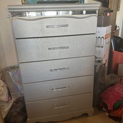 Dresser Or Chest Of Drawers Or Night Stands