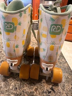 Girls roller skates 12-2