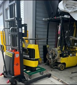 (2021) Noblelift SPN22-98 semi-electric pallet stacker 98” lifting height, 2200lb capacity. Net weight 950 lbs 12v almost like brand new . Barely any