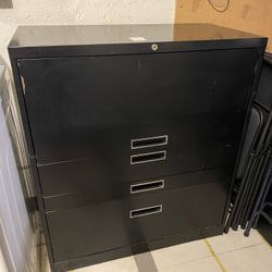 Metal storage cabinet 