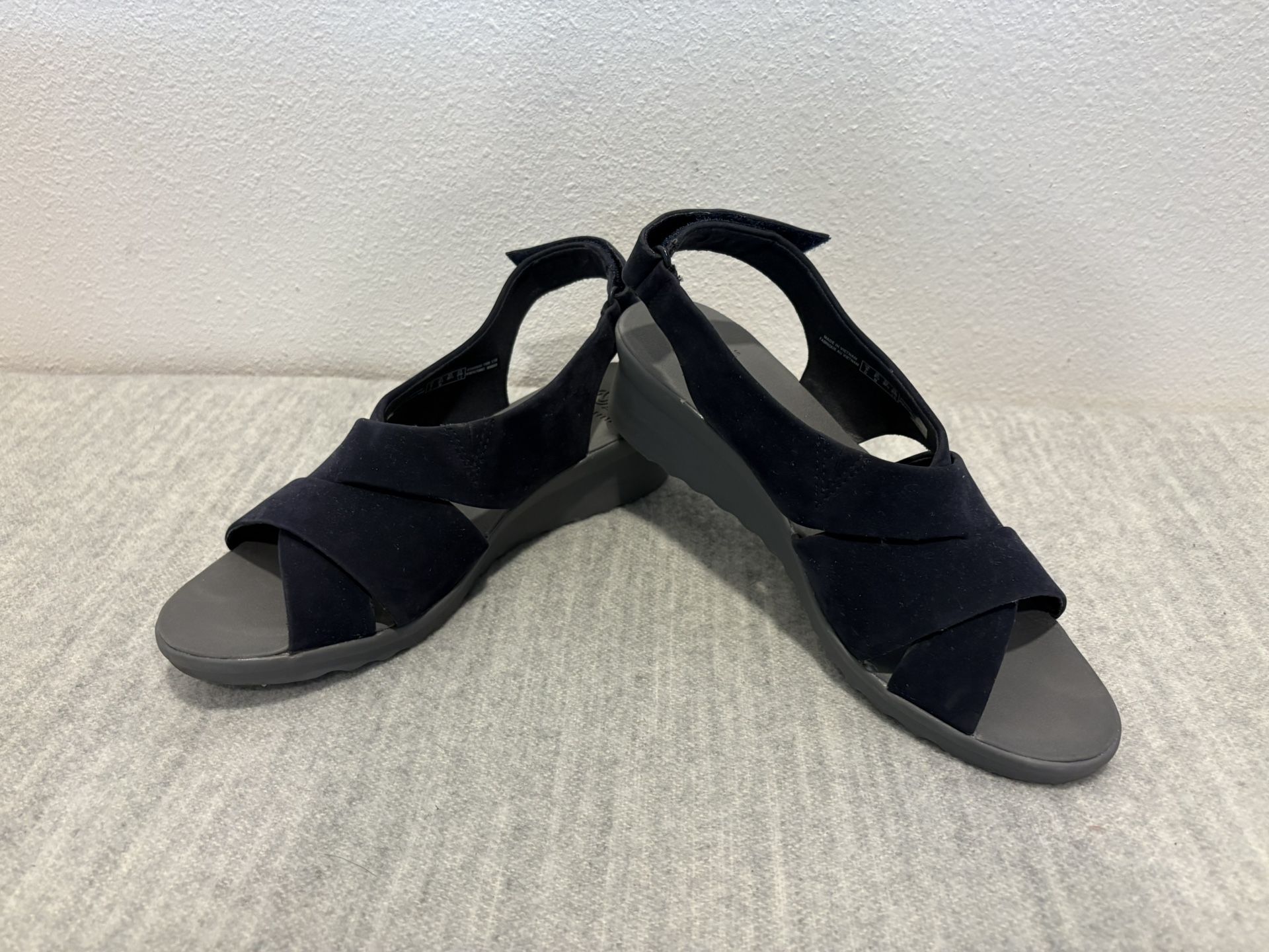 Clark’s Cloudsteppers Women’s size 8.5 Wedge Sandals Shoes - Navy Blue - Simi Valley