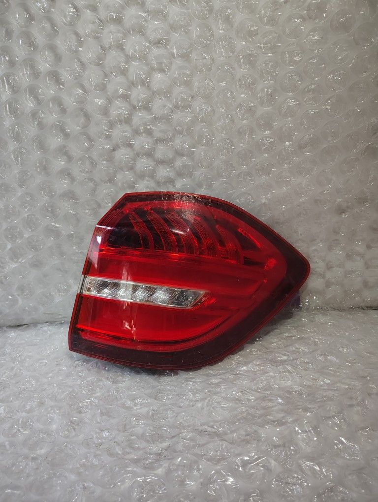 17 18 19 MERCEDES GLS CLASS Right Passenger Side Tail Light -OEM