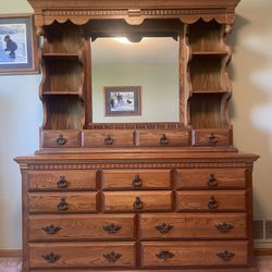 Kincaid Furniture Solid Oak Early American chest Dresser with light up Hutch  27-110