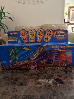 Hot Wheels Incredible Crash Dummies Crash Road Show Playset