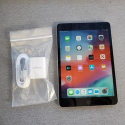 Apple iPad Mini 3 - Wifi - Like New 