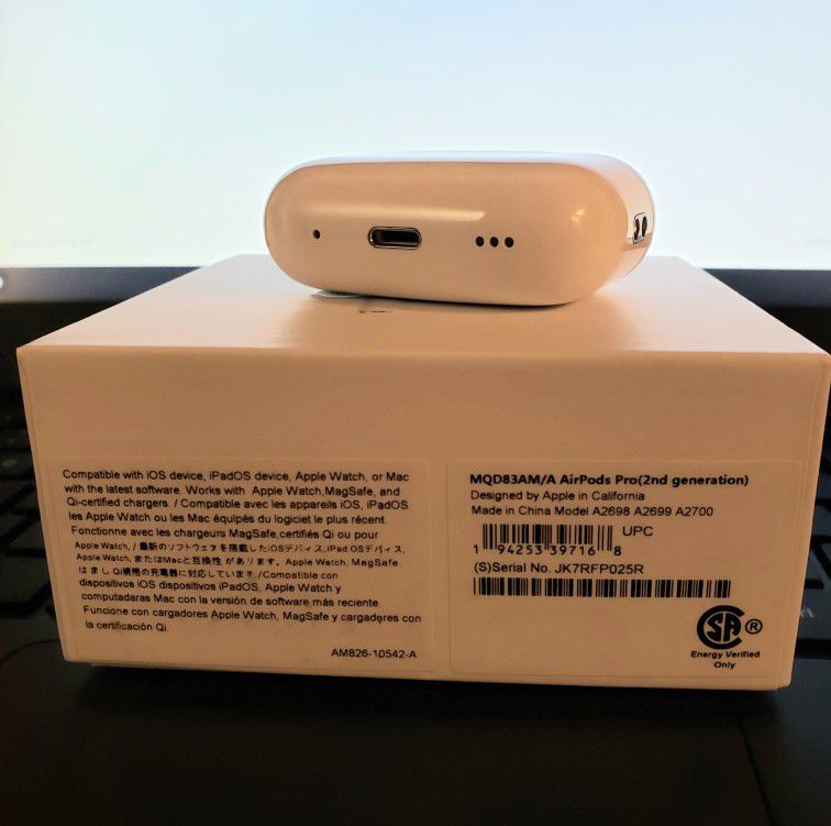Apple AirPods Pro 2nd Generation with MagSafe Wireless Charging Case - Open  Box for Sale in Chicago, IL - OfferUp