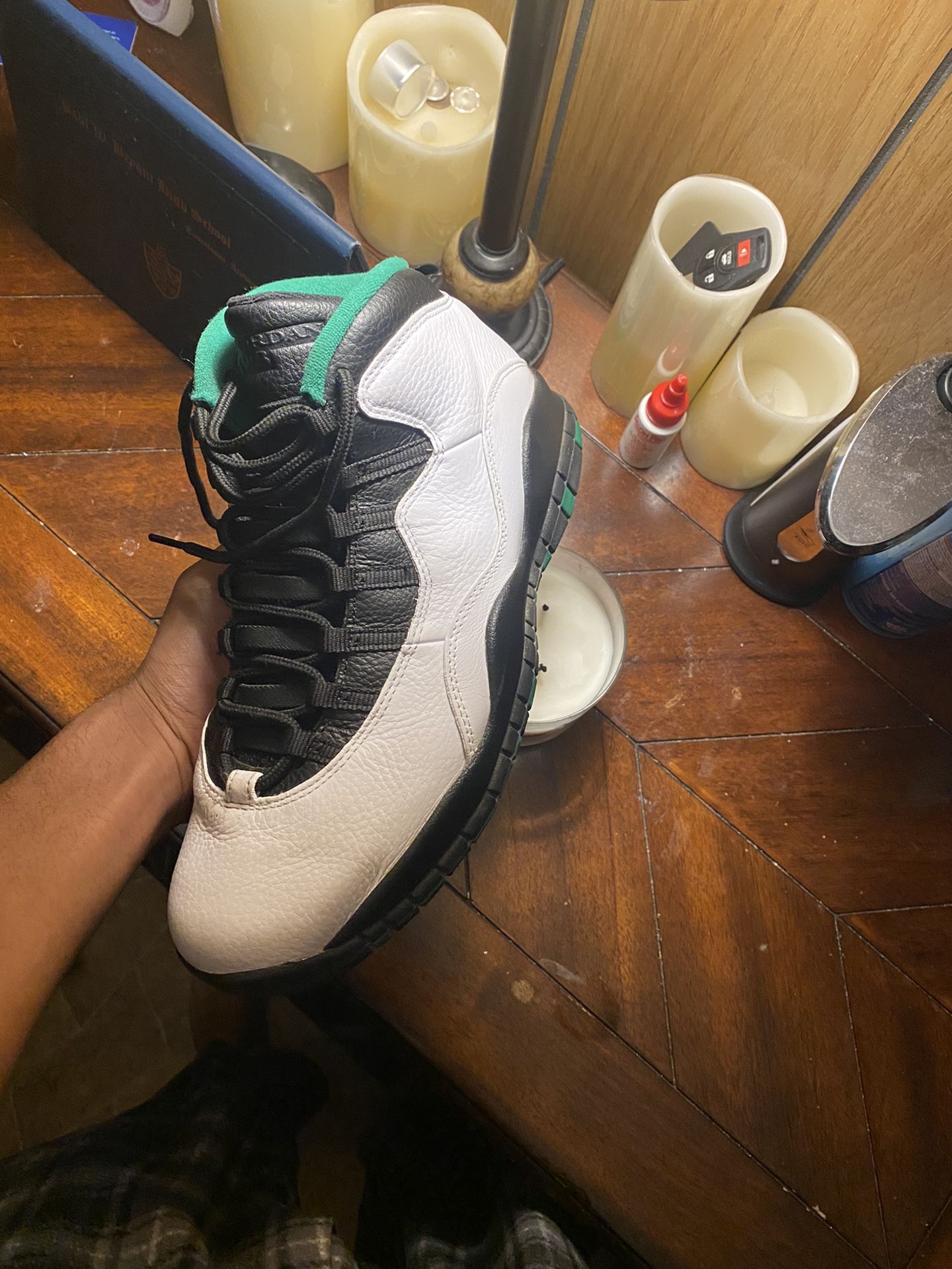 Settle Jordan 10s