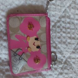 New Pinky Poppy Coon Purse $40 https://offerup.com/redirect/?o=T3IuYm8=