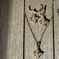 collar y pendientes brillantes y colgante de piedra