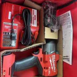 Milwaukee M18 FUEL New 1/2” Impact Wrench Kit  w/ 5.0A Battery & HighOutput 12.0Ah/ 8.0Ah w/ Charger.