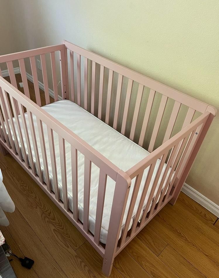 Baby Crib+ Mattress And Extra Baby Stuff..