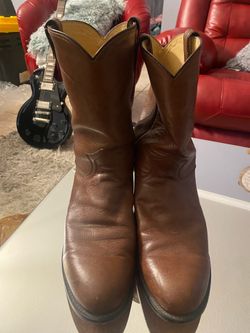 Justin Mens brown boots in good condition